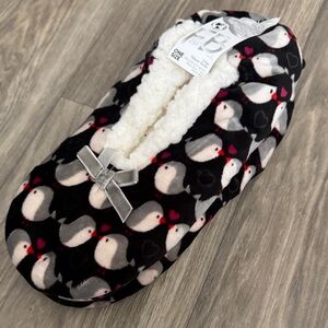 Women's Cozy Black and White Slippers